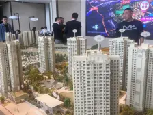 万科合院别墅,端户门口有2车位,已现浇房间