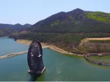 精装修,小区环境优美,品质小区,车库入户!