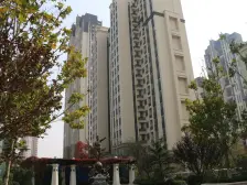 融创三期 中间楼层三室 带车位