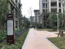 隆鑫爱琴海四期 装修一房 上下两层 业主诚心出售