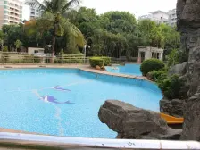 业主是诚心出售,房子还有30平台的