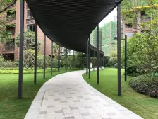 复式房格局方正,楼层好,视野开阔,花园中间