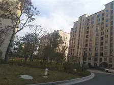 香槟花园边套,精装修 结构合理,成熟小区,交通便利