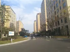 房子目前出租中看房提前预约。户型方正