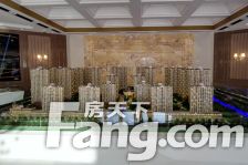 学 校 门口,经典三室,全明户型,精装修,储藏室