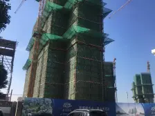 近地铁,次新小区,正气大四房,空调带地暖,有车位。