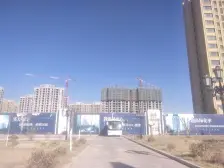 此房四室两厅,简装房,小区地段好朝南户型价格可谈