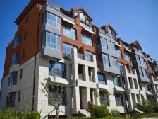 远遥 翠堤下叠别墅共三层,带院子,采光好