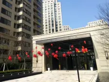 大宁金茂府下叠别墅 边套带大花园 采光好 诚意出售。