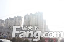 急售 鲁商金悦城 三室 带车位 全天采光 证过二