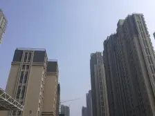 电梯小高层次新公寓,物业费1.9,楼下即是地铁口