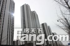 新东关毛坯大两室 随意装修 南北通透 过二带车位