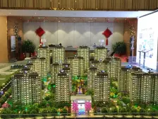 中南熙悦东打头三室精装未住,带车位小棚。