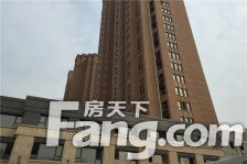 东门,十五中 小区环境绿化好,人车分流的榜样