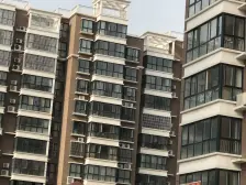 理想名城 三楼带楼台 精装两室 领包入住