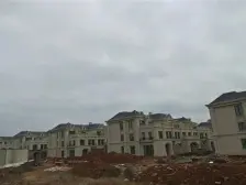 绿地卢塞恩小镇二期A02号地块 南北通透,采光好 装修好,环镜优美 视野好,诚心出售