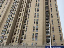 地铁口 精装修 朝南3房 户型方正 采光充足