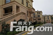 鲁香山三室两厅两卫带车位储藏室毛坯好装修