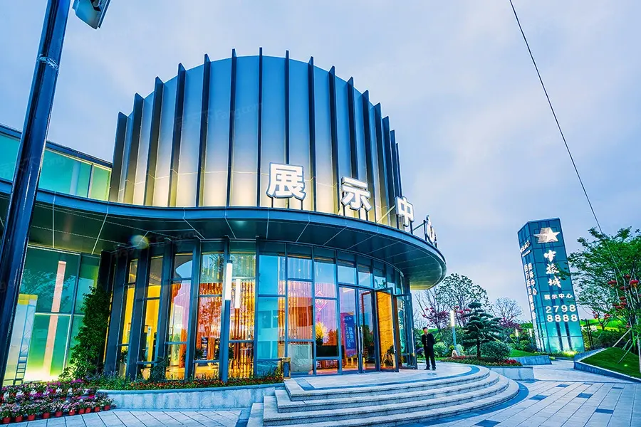 新上vr房源 中旅城 4室2厅一表生 精装修