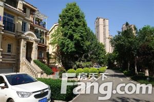 伯爵山 4室3厅 东 西