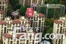 房子位置相当好,带2个车位和1个小棚,带85平地下室,