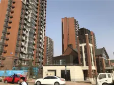 中华城二期 洋房小区中间位置 出小区地铁口