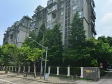 汤臣豪园下叠东边间,满五无个税,三边花园,厅南临河