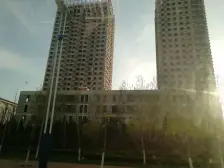 市政府旁,位置优越,交通便利,商圈配套全