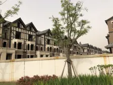 精装修,业主诚心出售,税费正常,位置好中间楼层