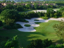 房子带花园 小区环境优美 小区有高尔夫球场