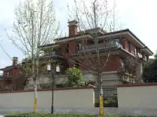 公园里的精装联排别墅 带车位 带地下室