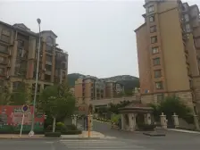 精装修带阁楼产品房子装修保持的好实用空间大