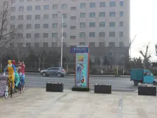 小区紧挨滨海路,两栋观海高层,其他都是电梯洋房