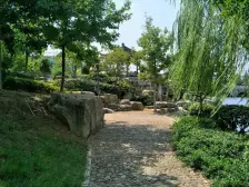 此房新装修,有阁楼,诚心出售,价格可谈!