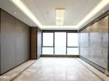 :开发商精装修+3.3米层高+视野好