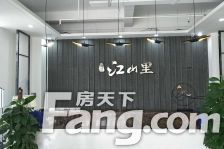 中间楼层,带车位,面积大四室。