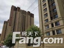 中冶水晶城一楼带小院,精装修独立下水,不挡光。