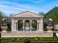 鸿玮澜山尊岳 大平层4室2卫 上跃80平左右 实际230多平