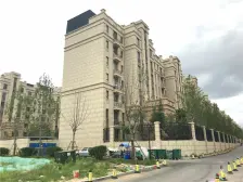 精装修一楼的好房子,有车位有小棚,有家具家电