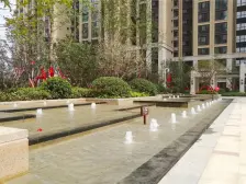 地铁口,四房, 4叶草户型,带露台!!