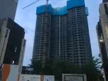 保利一期小区中间楼栋120平精装修大三居