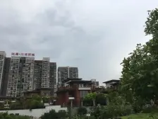 房子没住过 装修只做了一部分 看房方便