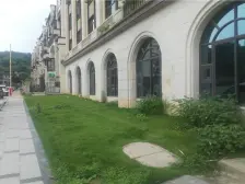 出行便利,小区环境优美,有良好的景观优势,繁华领地.