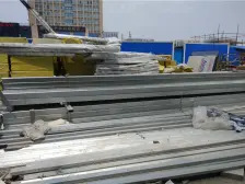 经开地铁口写字楼,合计500平一起出售,调高5.2米。