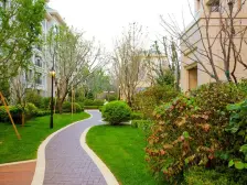 此房楼层好,采光好,配套完善,适合各类人群居住