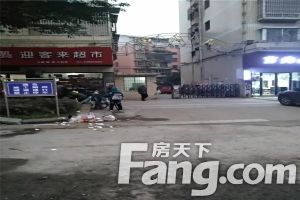 安汉广场主干道 楼下就是市场 小区好停车 出行方便