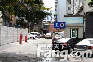 新天地广场三室两厅两卫精装修拎包入住