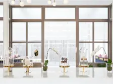 一期联排别墅边户180平大花园挑高地下室双车位