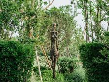 业主诚心出售,一楼带院带挑高地下室