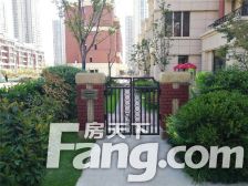 绿地国际城洋房上下三层带车位储精装院子100多平